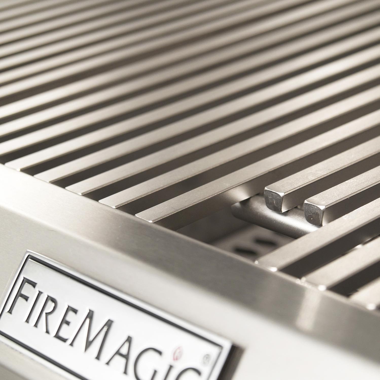 Fire Magic - 24" Aurora Built-In Grill with Analog Thermometer in Stainless Steel - Natural Gas-United Backyard